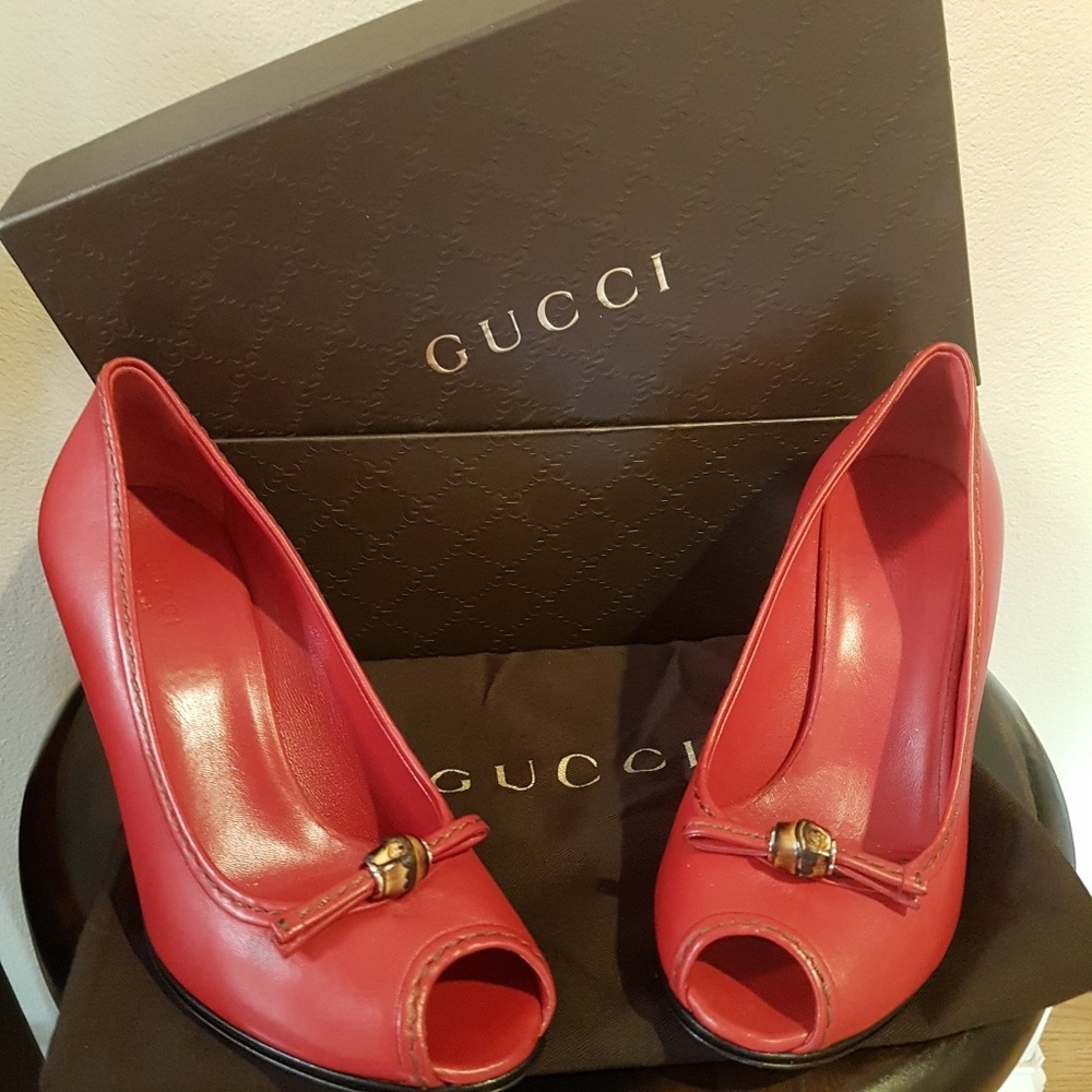 Gucci Heels in Red 100% authentic.